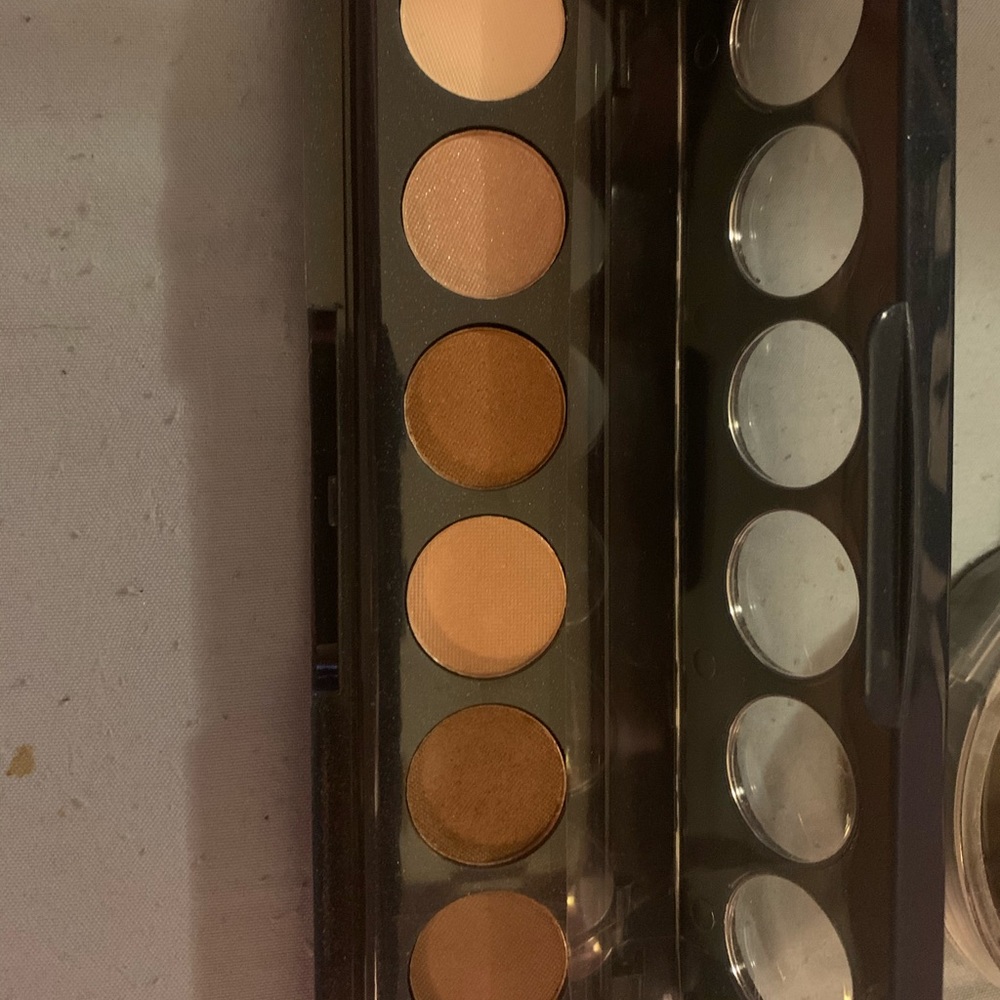 Eyeshadow palette